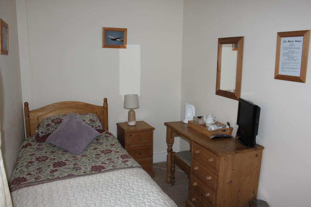 The Manor House Bed and Breakfast Κρόουλι Εξωτερικό φωτογραφία